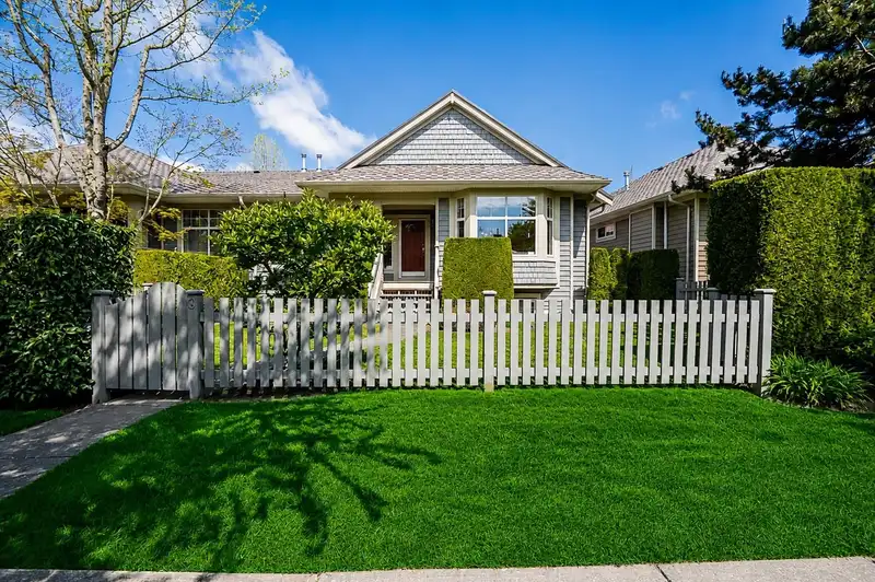 3 15425 ROSEMARY HEIGHTS CRESCENT - photo 2 of 25