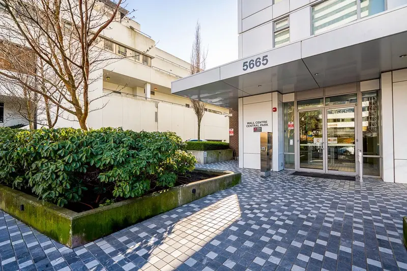 519 5665 BOUNDARY ROAD - photo 2 of 25