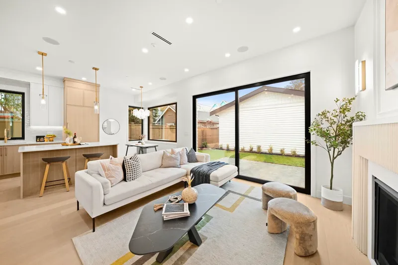 2965 GLEN DRIVE - photo 2 of 25