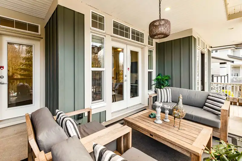 16082 28B AVENUE - photo 3 of 39