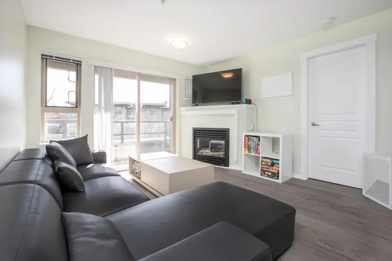 401 9319 UNIVERSITY CRESCENT - photo 1 of 22