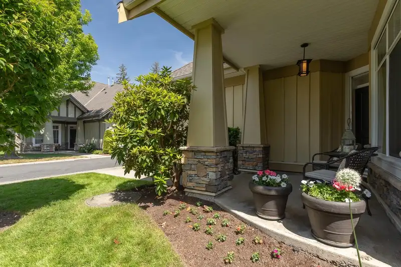 45 14968 24 AVENUE - photo 3 of 40