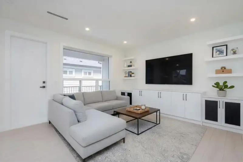 102 10063 127B STREET - photo 2 of 25