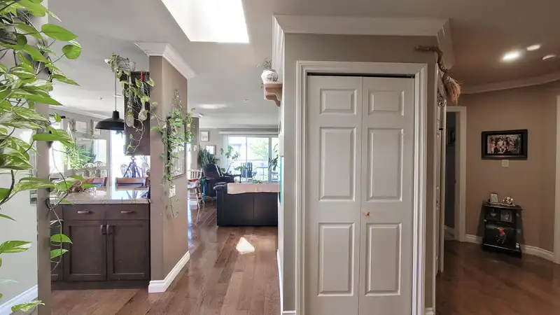 303 15213 PACIFIC AVENUE - photo 2 of 21