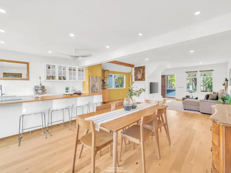 4379 WELWYN STREET - photo 3 of 25