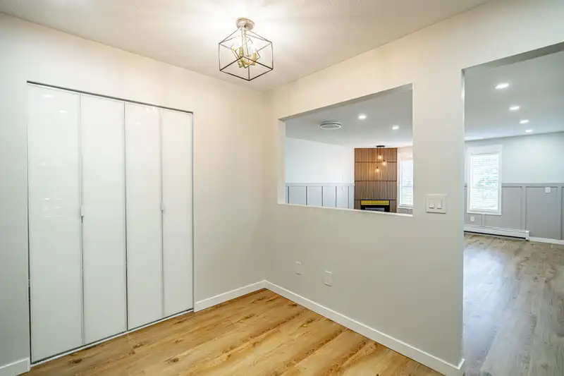 211 1450 MERKLIN STREET - photo 4 of 34