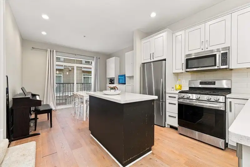 6 2689 PARKWAY DRIVE - photo 3 of 18