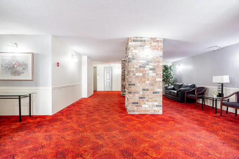 204 1390 MARTIN STREET - photo 4 of 32