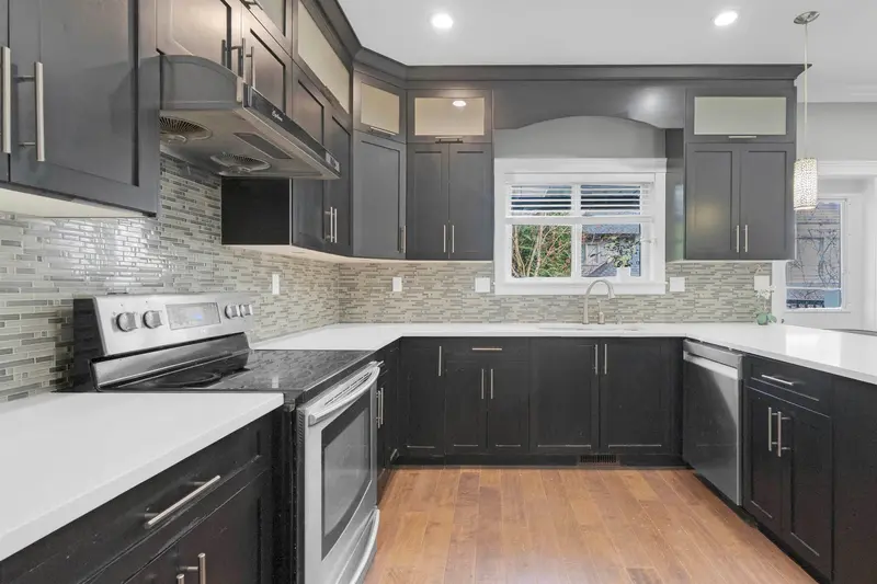 21033 80A AVENUE - photo 3 of 25