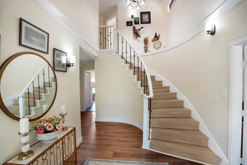 13846 18 AVENUE - photo 2 of 21