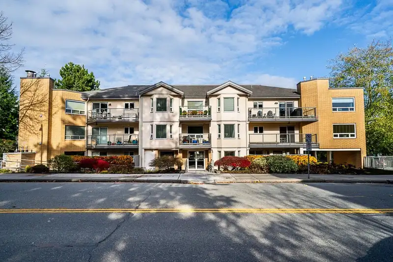 212 15255 18 AVENUE - photo 1 of 30