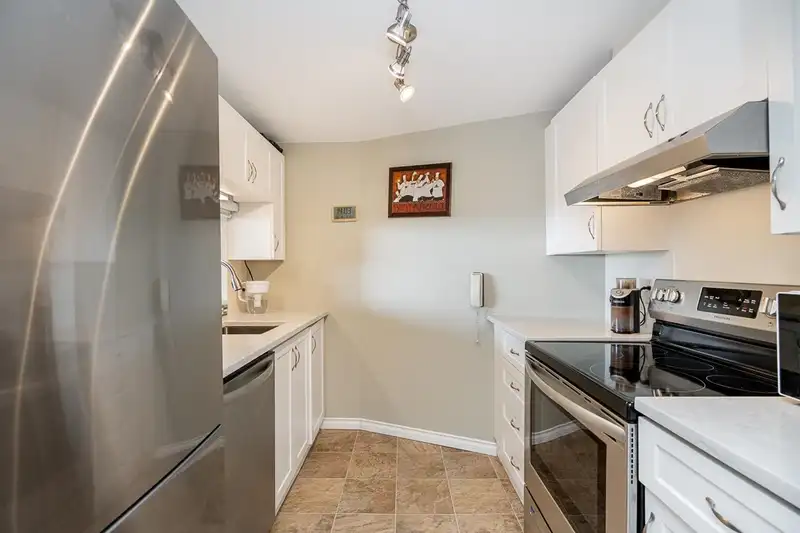 502 15111 RUSSELL AVENUE - photo 4 of 30