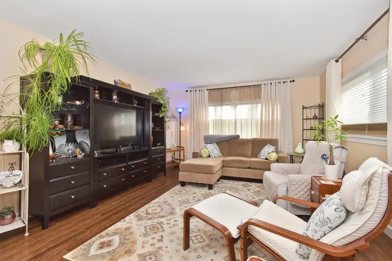 47 15875 20TH AVENUE - photo 4 of 29