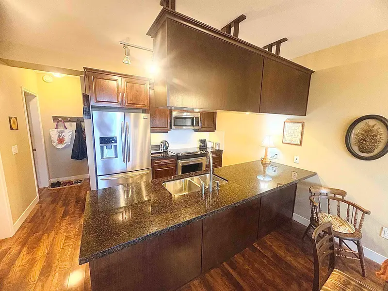 312 11887 BURNETT STREET - photo 2 of 25