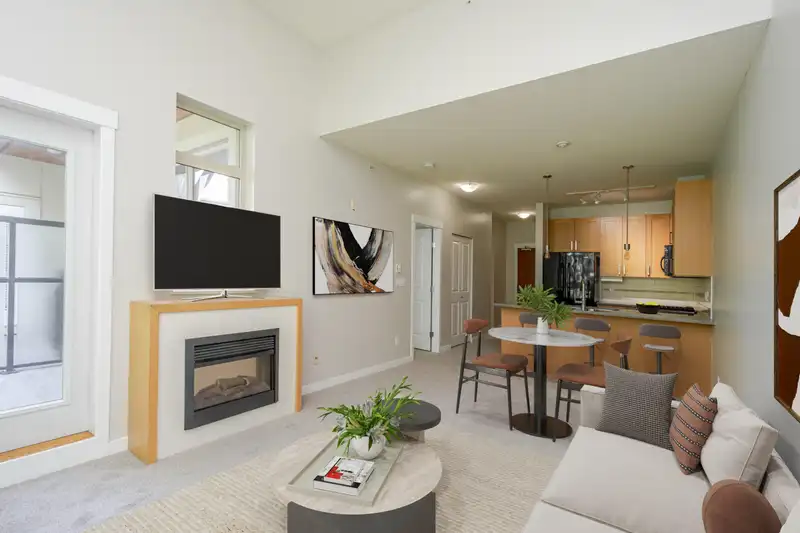 428 15988 26TH AVENUE - photo 4 of 32