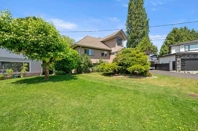 11113 81 AVENUE - photo 2 of 25