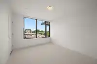 409 1588 JOHNSTON ROAD - thumbnail 16