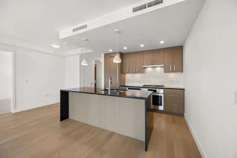 409 1588 JOHNSTON ROAD - photo 4 of 22