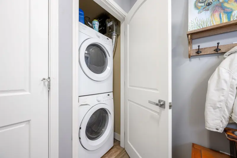 115 11887 BURNETT STREET - photo 4 of 25