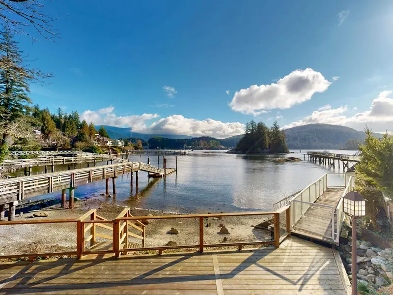 4545 STRATHCONA ROAD - photo 2 of 25