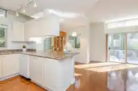 22 3387 KING GEORGE BOULEVARD - thumbnail 11