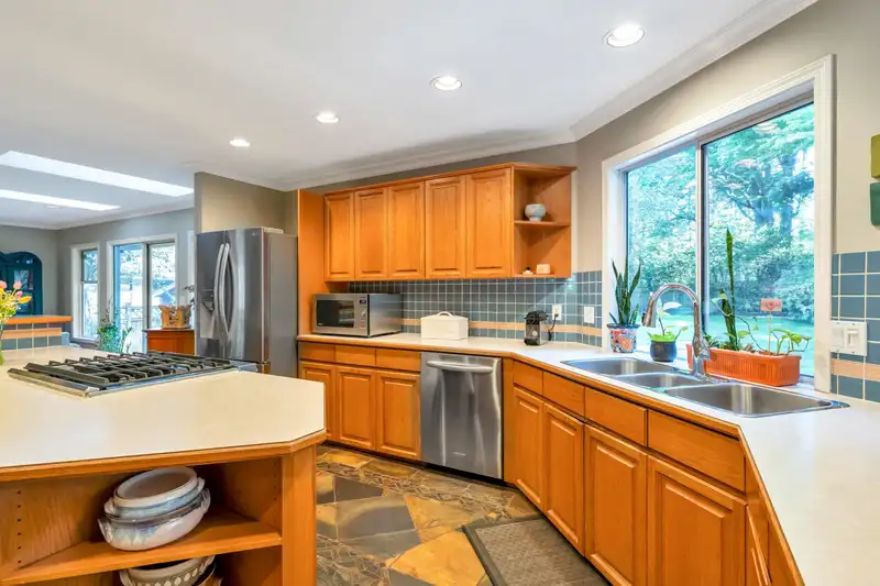 13095 21A AVENUE - photo 3 of 34