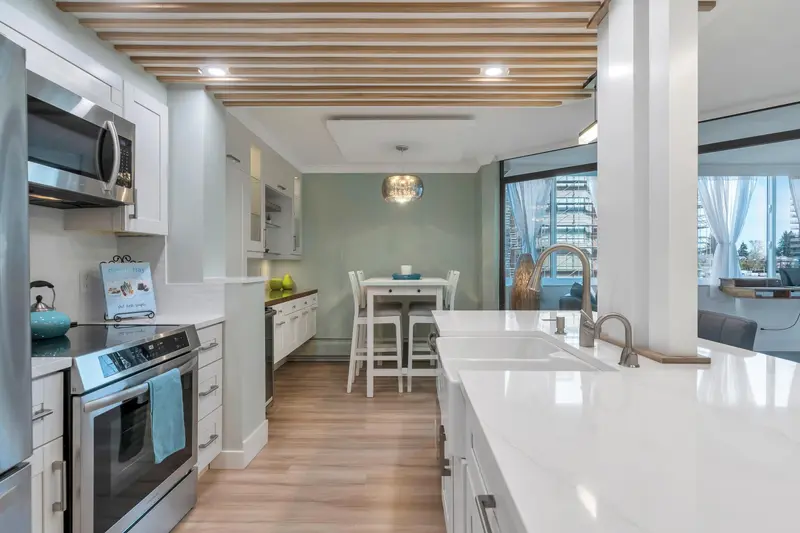 402 1480 FOSTER STREET - photo 4 of 25