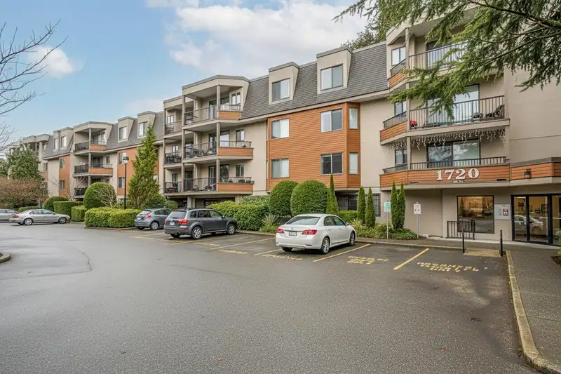 112 1720 SOUTHMERE CRESCENT - photo 2 of 20