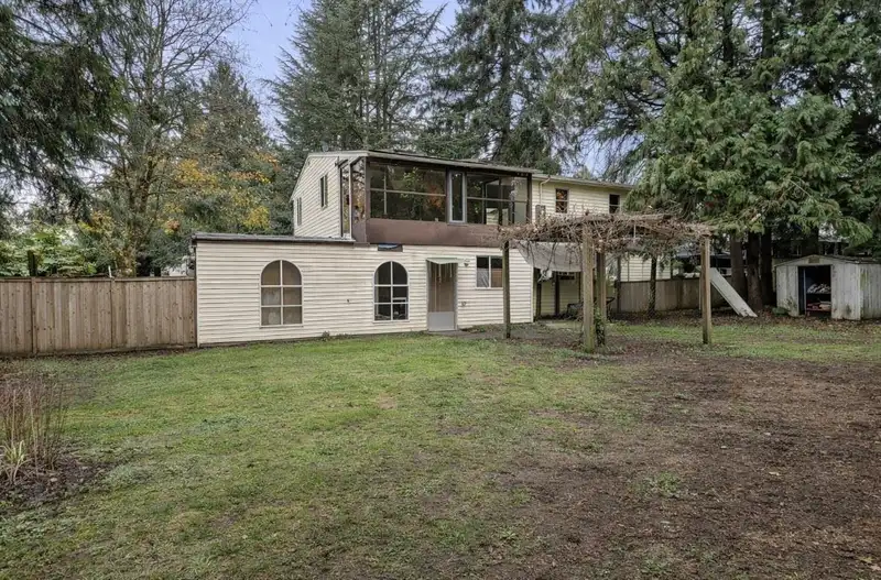 7048 140A STREET - photo 4 of 21