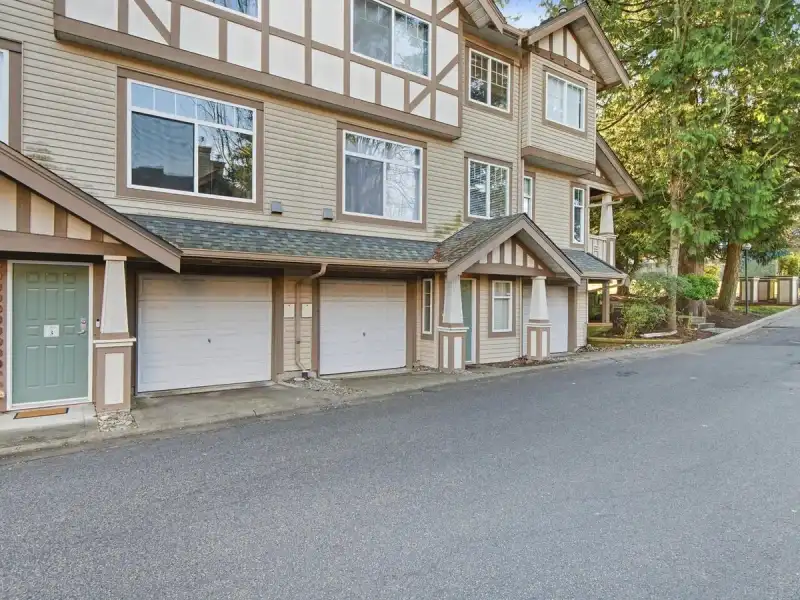 3 2678 KING GEORGE BOULEVARD - photo 1 of 26