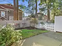 3 2678 KING GEORGE BOULEVARD - thumbnail 23