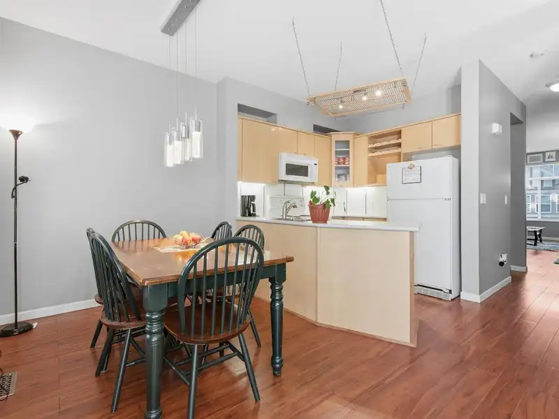 3 2678 KING GEORGE BOULEVARD - photo 4 of 26