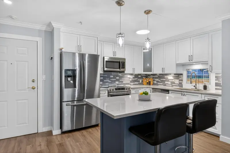 107 33708 KING ROAD - photo 1 of 25