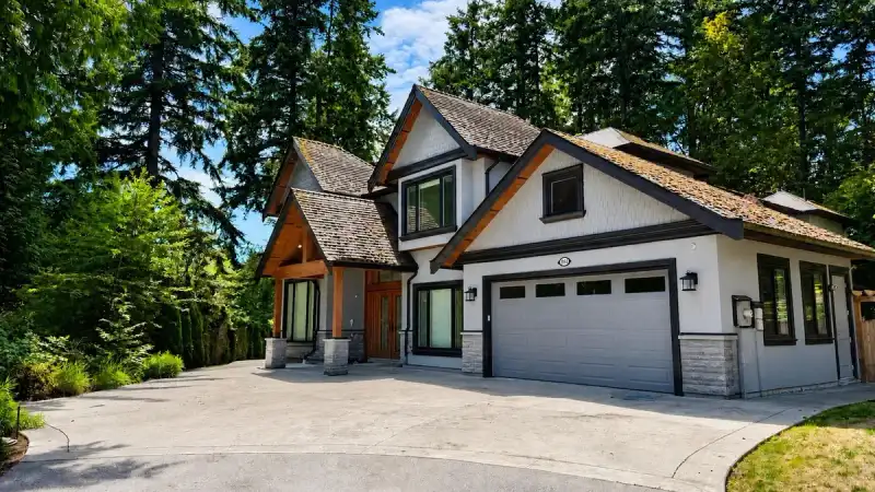 13842 17A AVENUE - photo 1 of 37