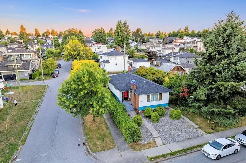 1294 E 33RD AVENUE - photo 3 of 25