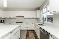 117 2853 HELC PLACE - thumbnail 12