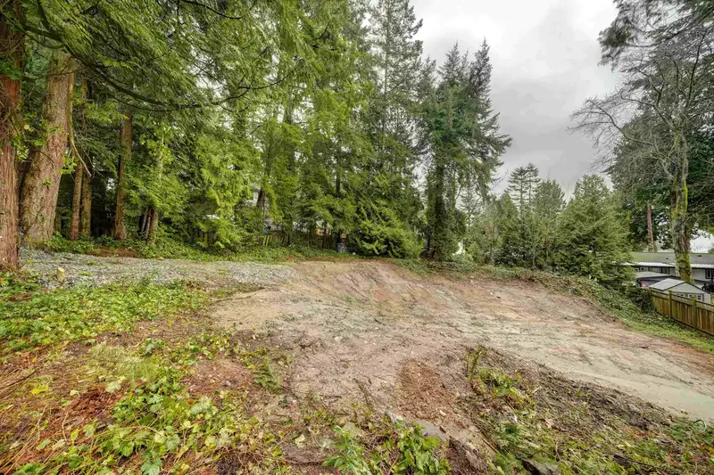 12692 16 AVENUE - photo 3 of 8