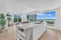 1106 1500 MARTIN STREET - thumbnail 2
