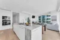 1106 1500 MARTIN STREET - thumbnail 3