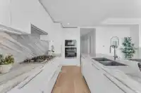 1106 1500 MARTIN STREET - thumbnail 4