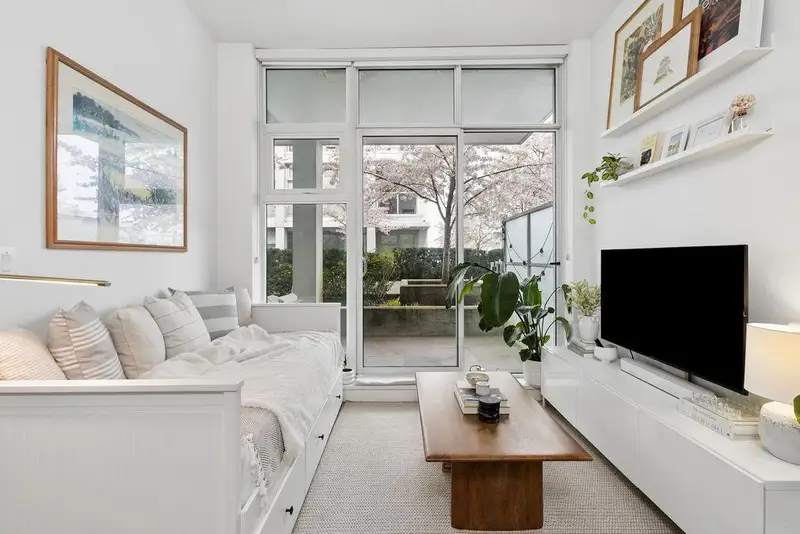 328 2220 KINGSWAY STREET - photo 1 of 19