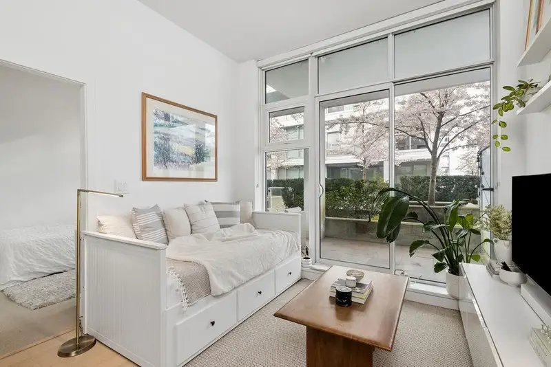 328 2220 KINGSWAY STREET - photo 2 of 19