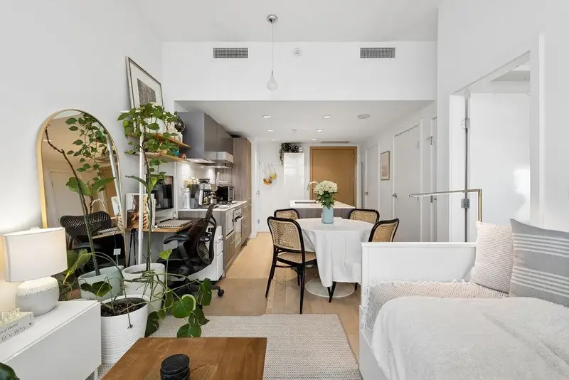 328 2220 KINGSWAY STREET - photo 3 of 19