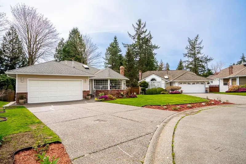 13560 15A AVENUE - photo 1 of 25