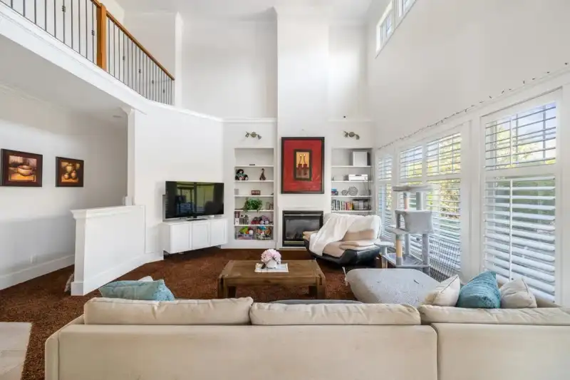 15497 37A AVENUE - photo 2 of 36