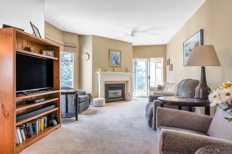 712 1442 FOSTER STREET - photo 3 of 30