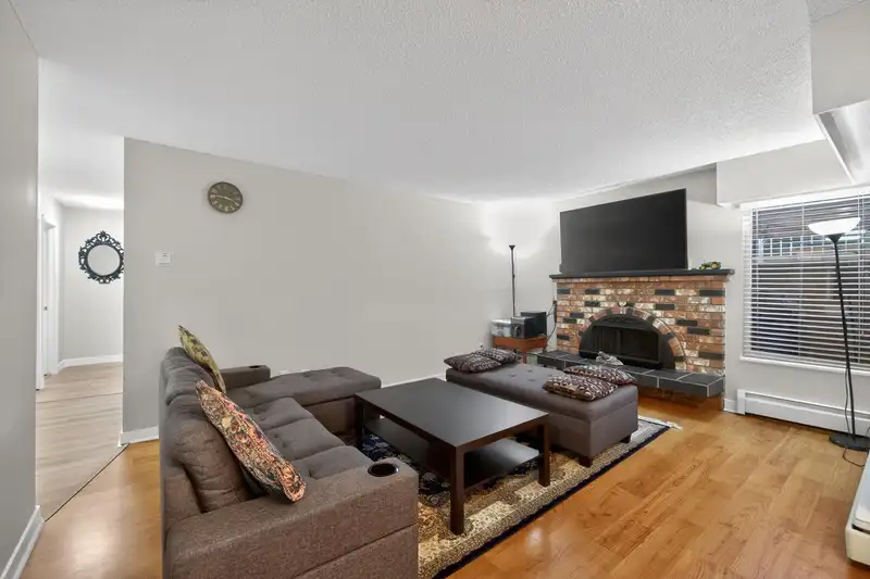 104 1390 MARTIN STREET - photo 4 of 34