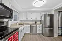 104 1390 MARTIN STREET - thumbnail 10