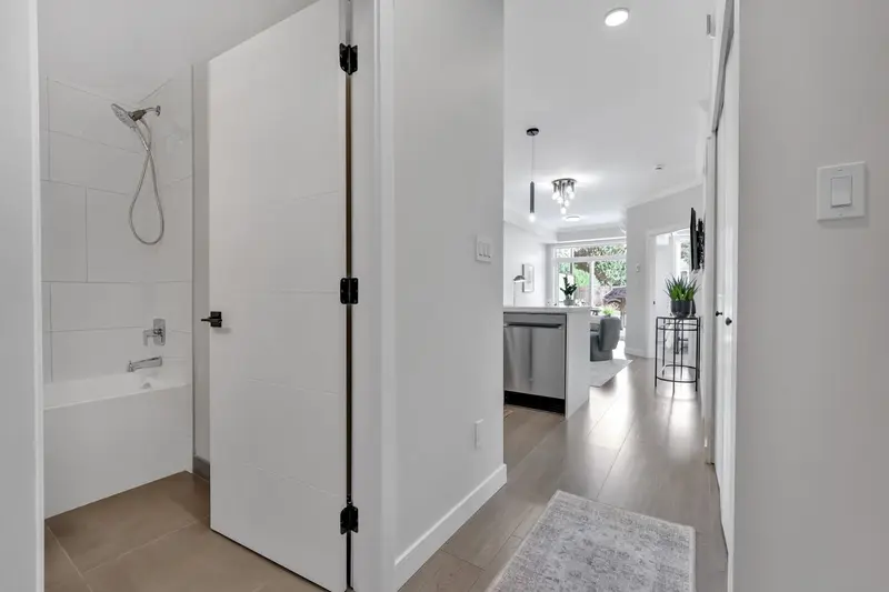 318 12143 223 STREET - photo 2 of 25