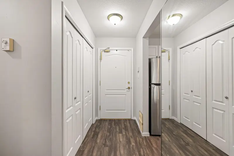 208 2551 PARKVIEW LANE - photo 3 of 25